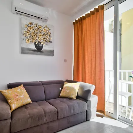 Sliema 2-Bedroom Central Apartments And Penthouse With Jacuzzi Exterior photo