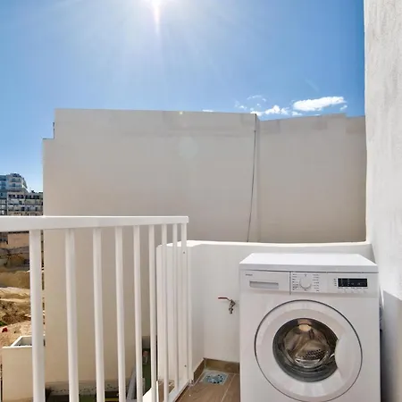Sliema 2-Bedroom Central Apartments And Penthouse With Jacuzzi Exterior photo